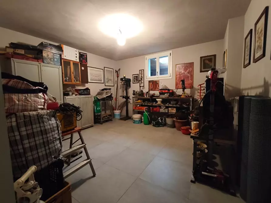 Immagine 12 di Villa in vendita  a Lucca