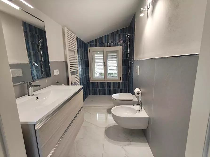 Immagine 48 di Villa in vendita  a Lucca