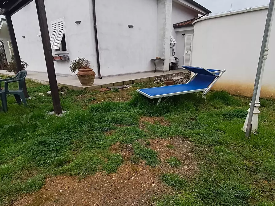 Immagine 3 di Villa in vendita  a Lucca