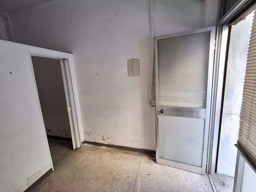 Immagine 3 di Locale commerciale in vendita  a Pisa