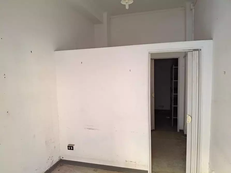 Immagine 1 di Locale commerciale in vendita  a Pisa