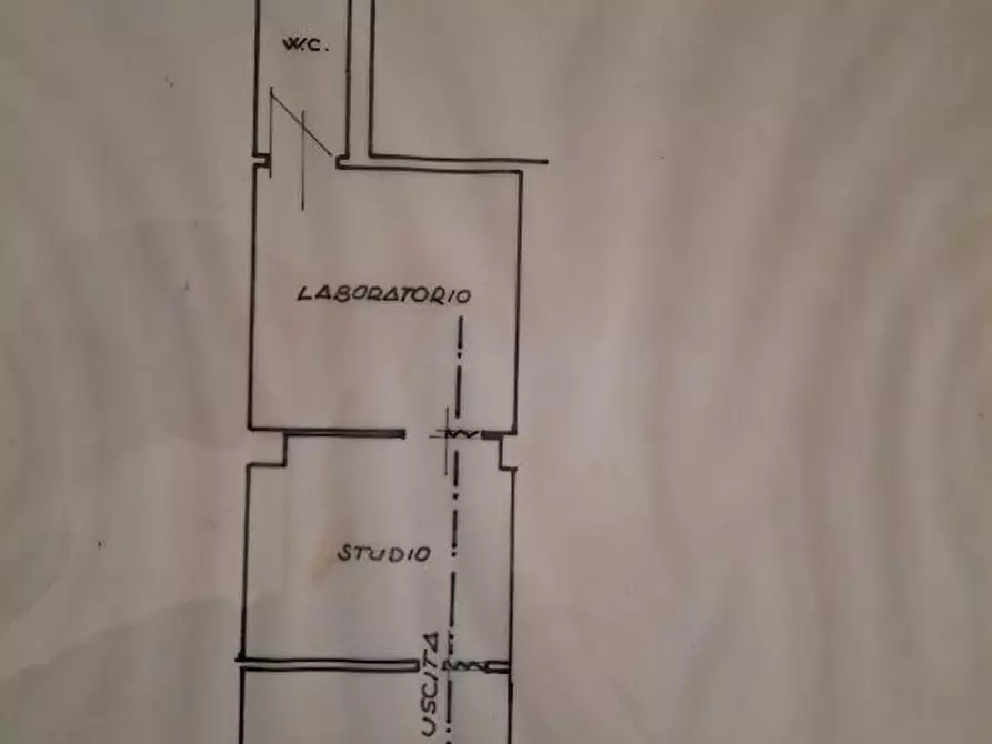 Immagine 10 di Locale commerciale in vendita  a Pisa