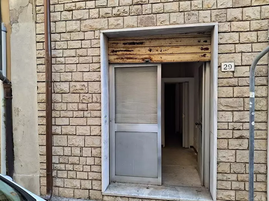 Immagine 4 di Locale commerciale in vendita  a Pisa