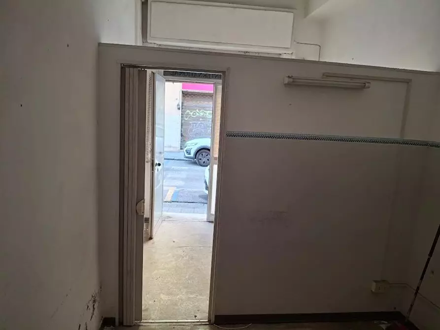 Immagine 9 di Locale commerciale in vendita  a Pisa