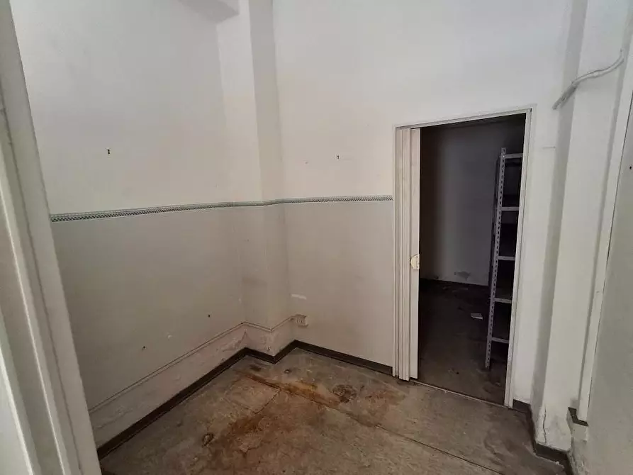 Immagine 5 di Locale commerciale in vendita  a Pisa