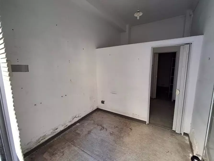 Immagine 2 di Locale commerciale in vendita  a Pisa