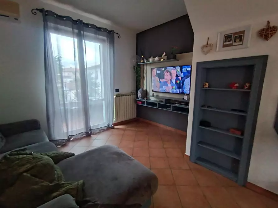 Immagine 3 di Appartamento in vendita  a Massa