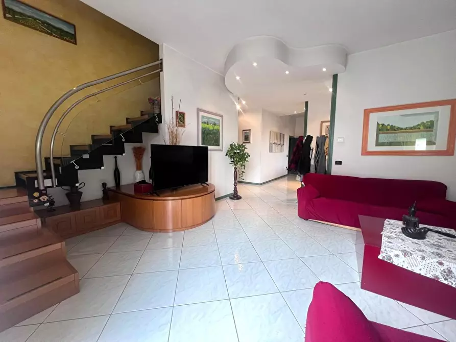 Immagine 2 di Villa in vendita  a Empoli