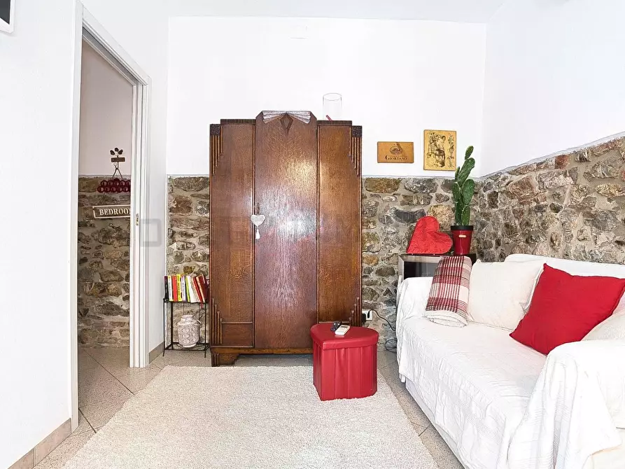 Immagine 9 di Appartamento in vendita  a Suvereto