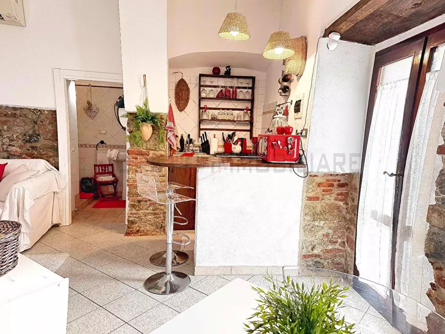 Immagine 2 di Appartamento in vendita  a Suvereto