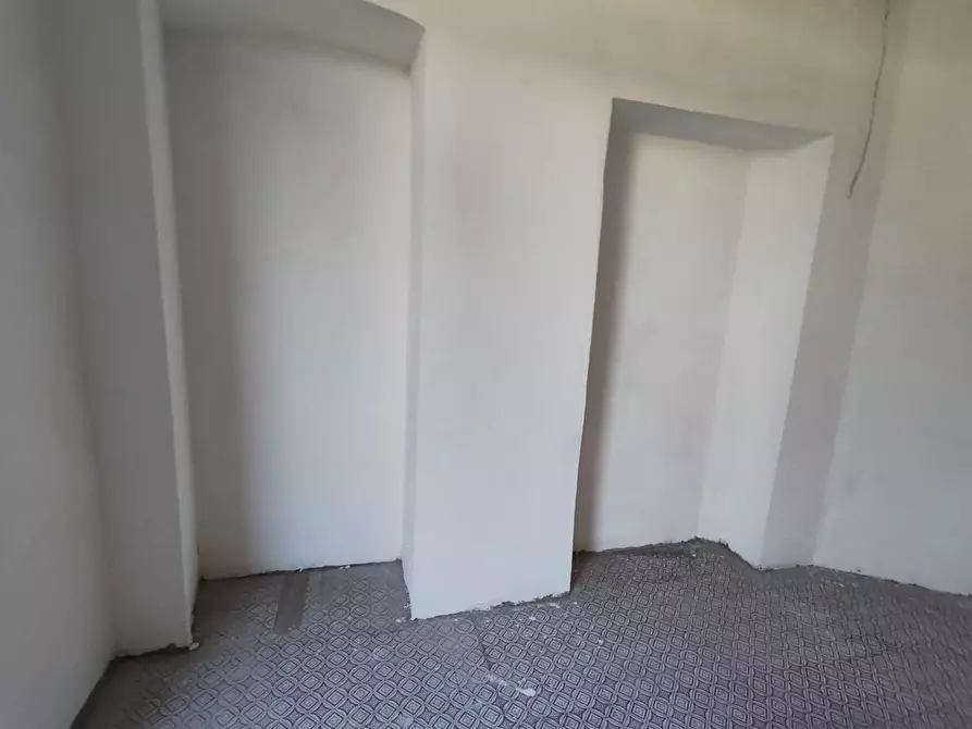 Immagine 4 di Locale commerciale in vendita  a Lucca