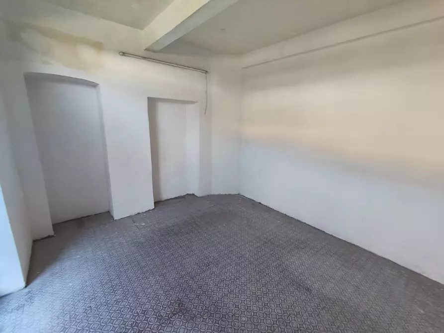 Immagine 17 di Locale commerciale in vendita  a Lucca