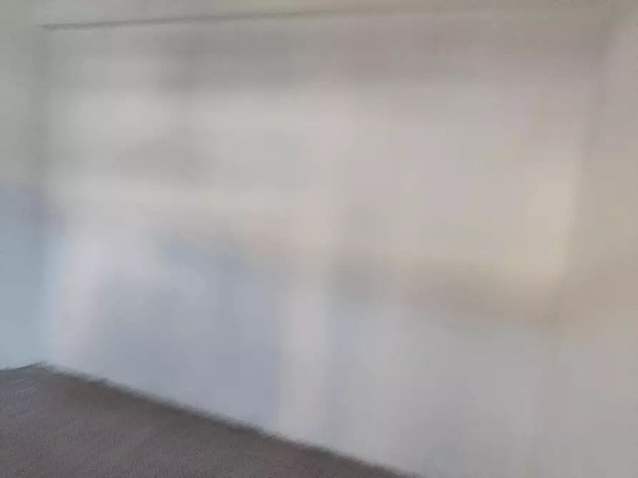 Immagine 10 di Locale commerciale in vendita  a Lucca