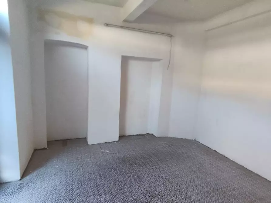 Immagine 16 di Locale commerciale in vendita  a Lucca