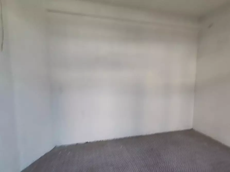 Immagine 3 di Locale commerciale in vendita  a Lucca