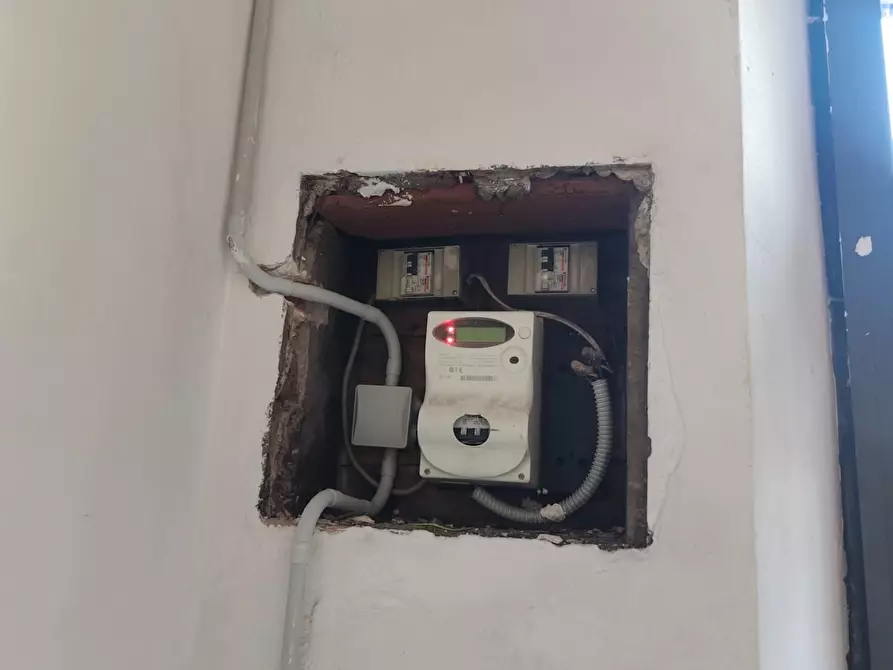 Immagine 7 di Locale commerciale in vendita  a Lucca