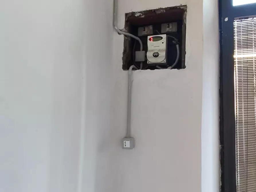 Immagine 5 di Locale commerciale in vendita  a Lucca