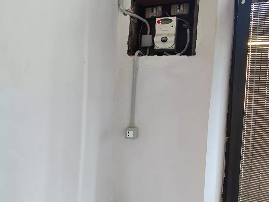 Immagine 6 di Locale commerciale in vendita  a Lucca