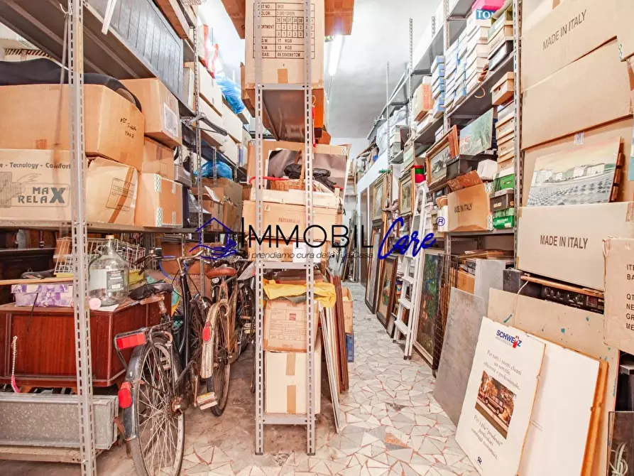Immagine 2 di Locale commerciale in vendita  a Livorno