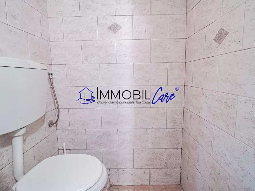 Immagine 6 di Locale commerciale in vendita  a Livorno