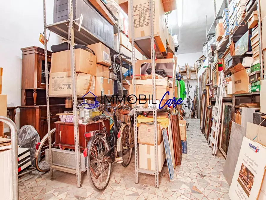 Immagine 1 di Locale commerciale in vendita  a Livorno