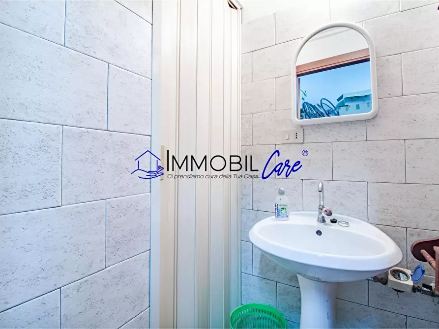 Immagine 4 di Locale commerciale in vendita  a Livorno