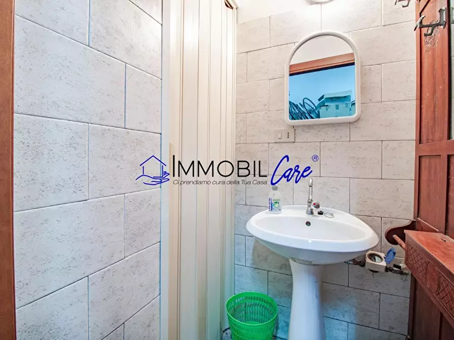 Immagine 5 di Locale commerciale in vendita  a Livorno