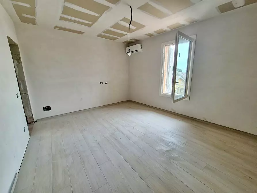 Immagine 27 di Appartamento in vendita  a Pisa