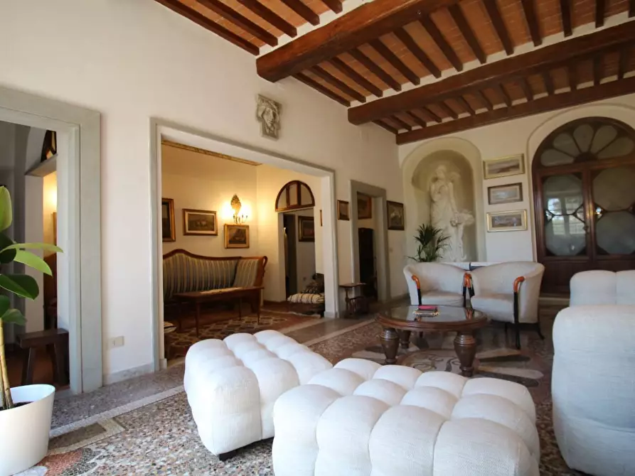 Immagine 2 di Casa colonica in vendita  a Pisa