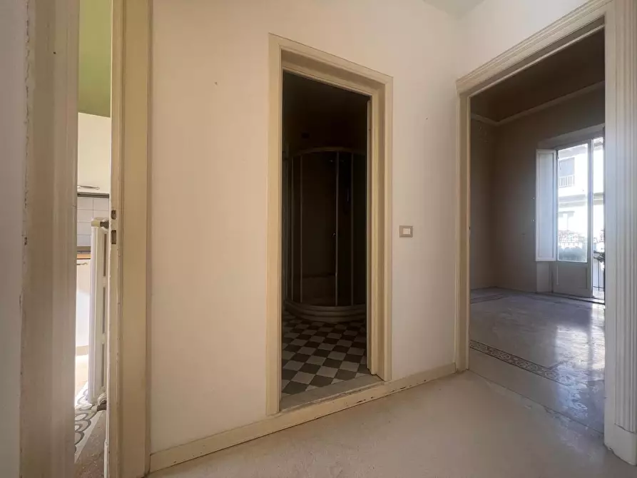 Immagine 4 di Appartamento in vendita  a Viareggio