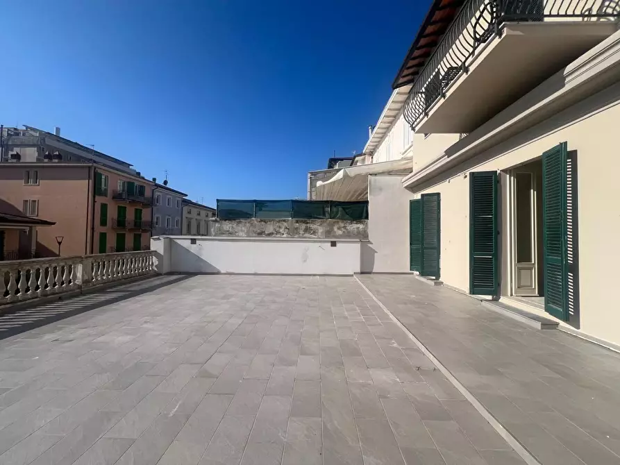 Immagine 18 di Appartamento in vendita  a Viareggio