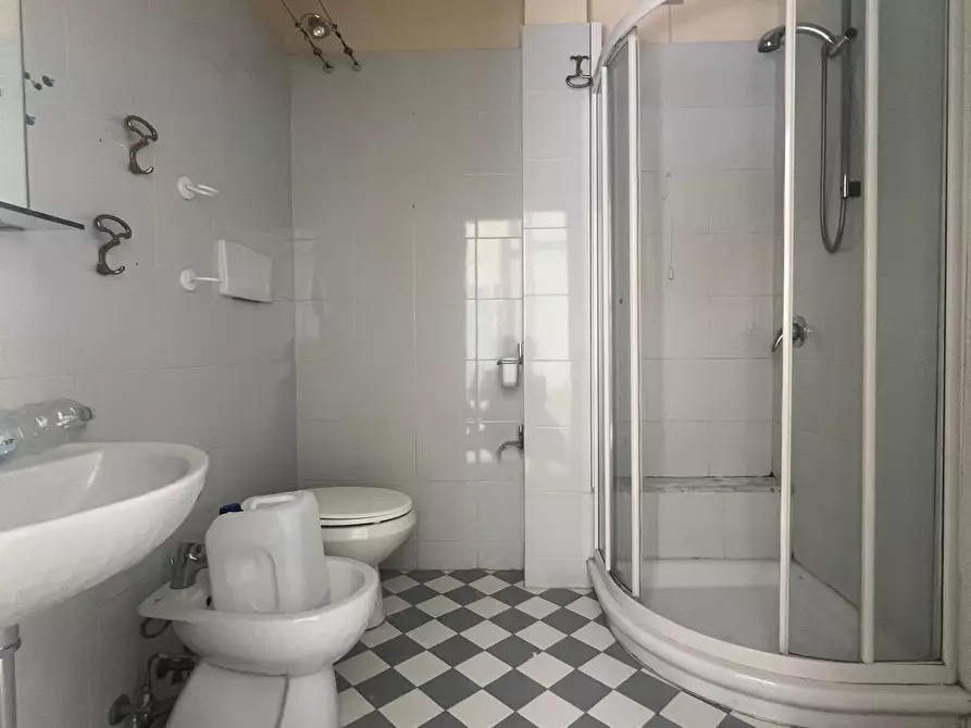 Immagine 13 di Appartamento in vendita  a Viareggio