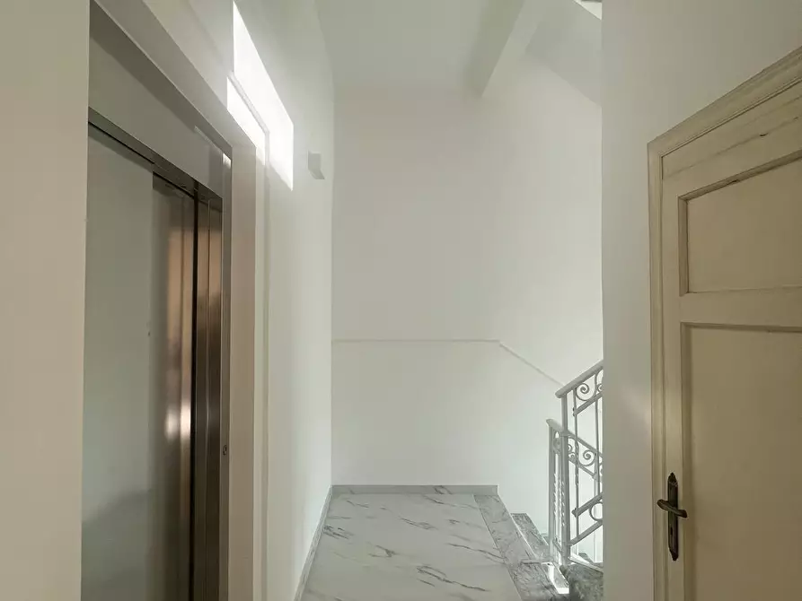 Immagine 15 di Appartamento in vendita  a Viareggio