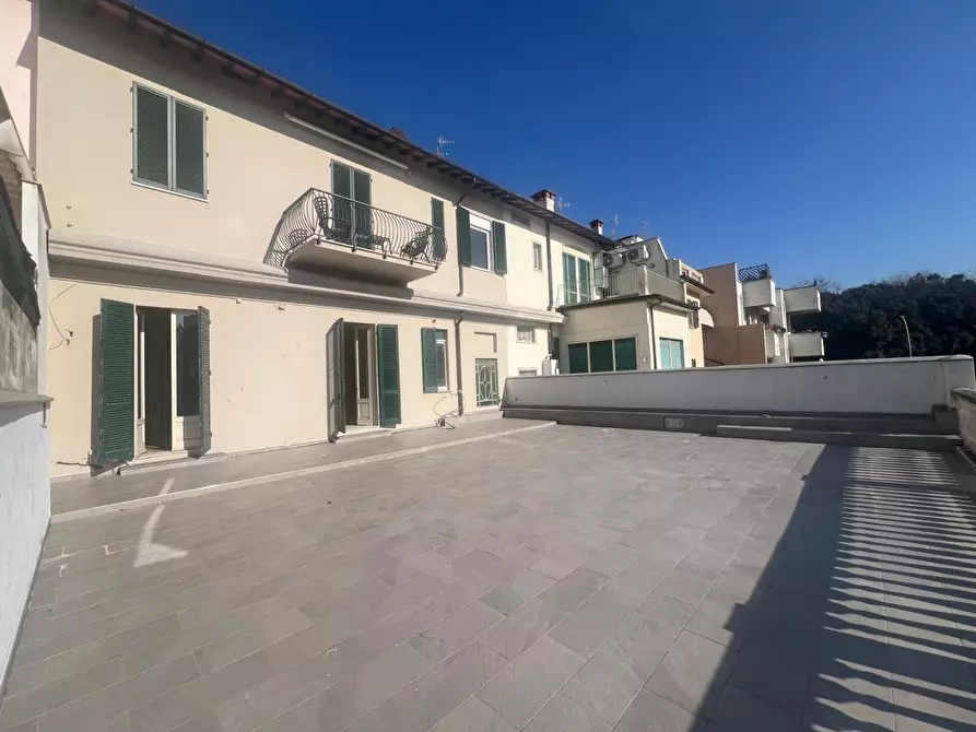 Immagine 17 di Appartamento in vendita  a Viareggio