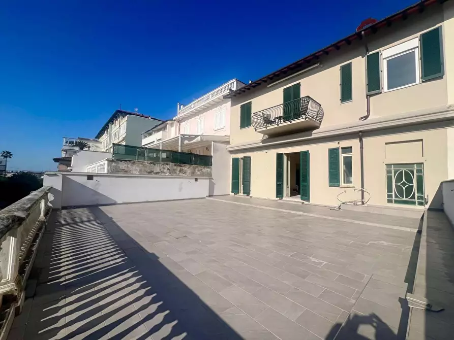 Immagine 23 di Appartamento in vendita  a Viareggio