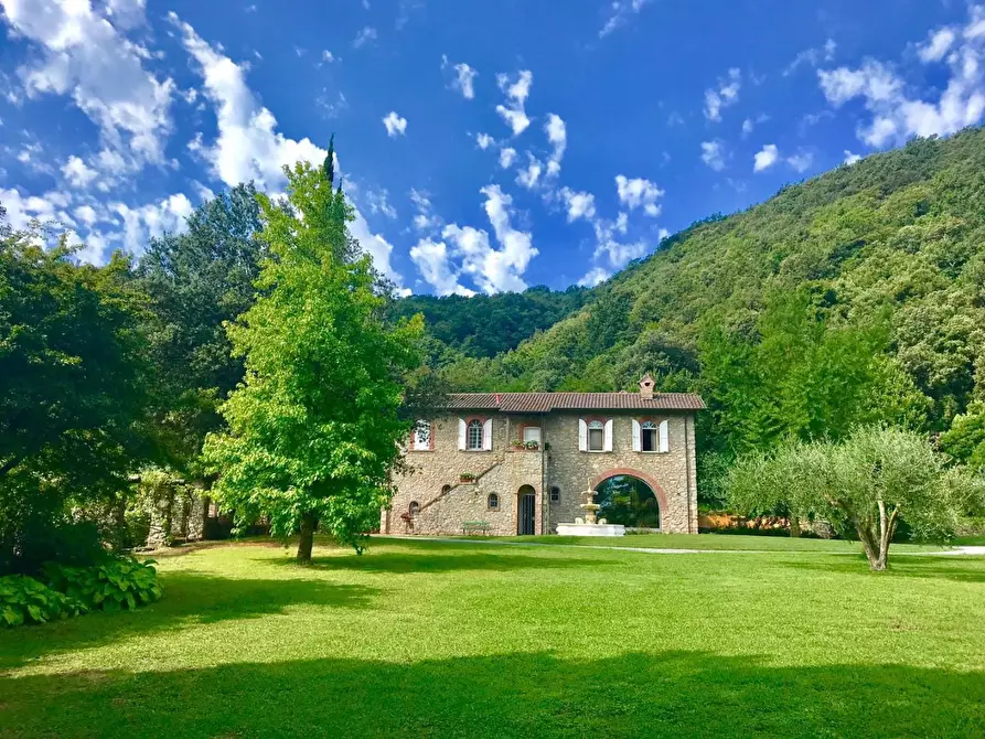 Immagine 2 di Villa in vendita  a Ameglia