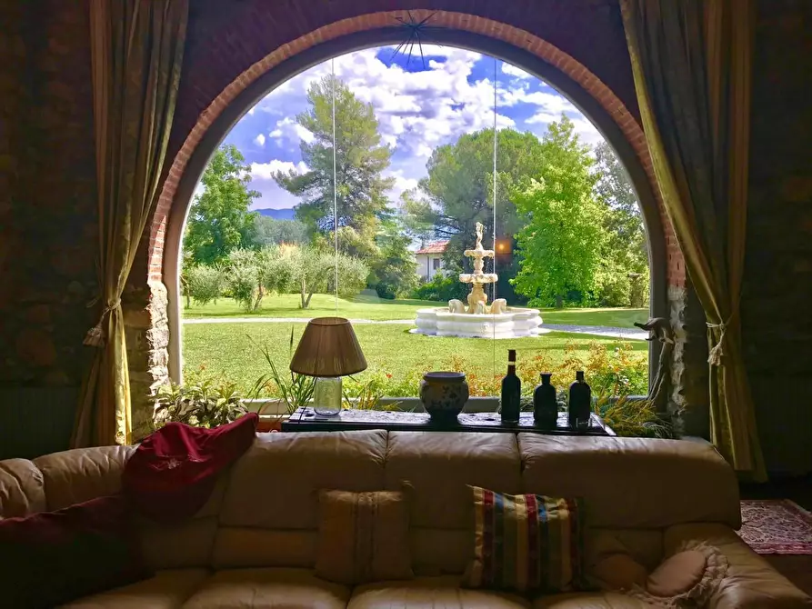 Immagine 1 di Villa in vendita  a Ameglia