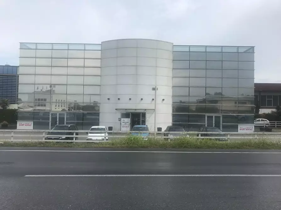 Immagine 3 di Locale commerciale in affitto  a Capannori