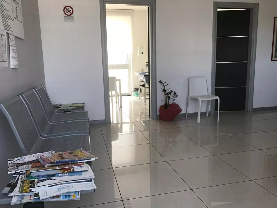 Immagine 18 di Locale commerciale in vendita  a Capannori