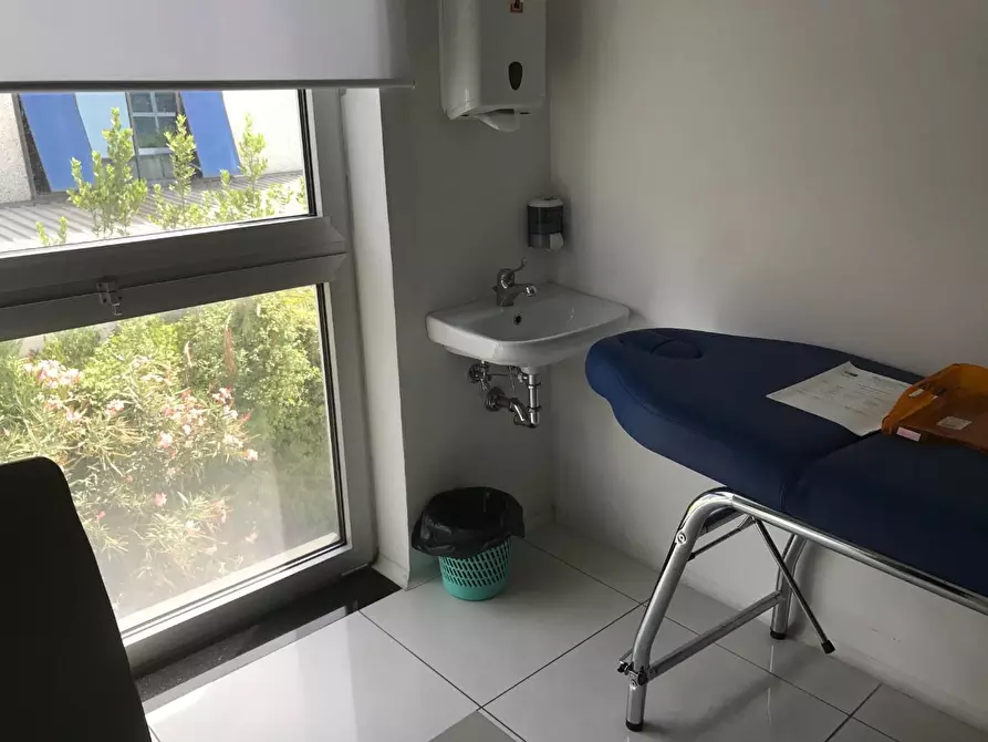 Immagine 17 di Locale commerciale in vendita  a Capannori