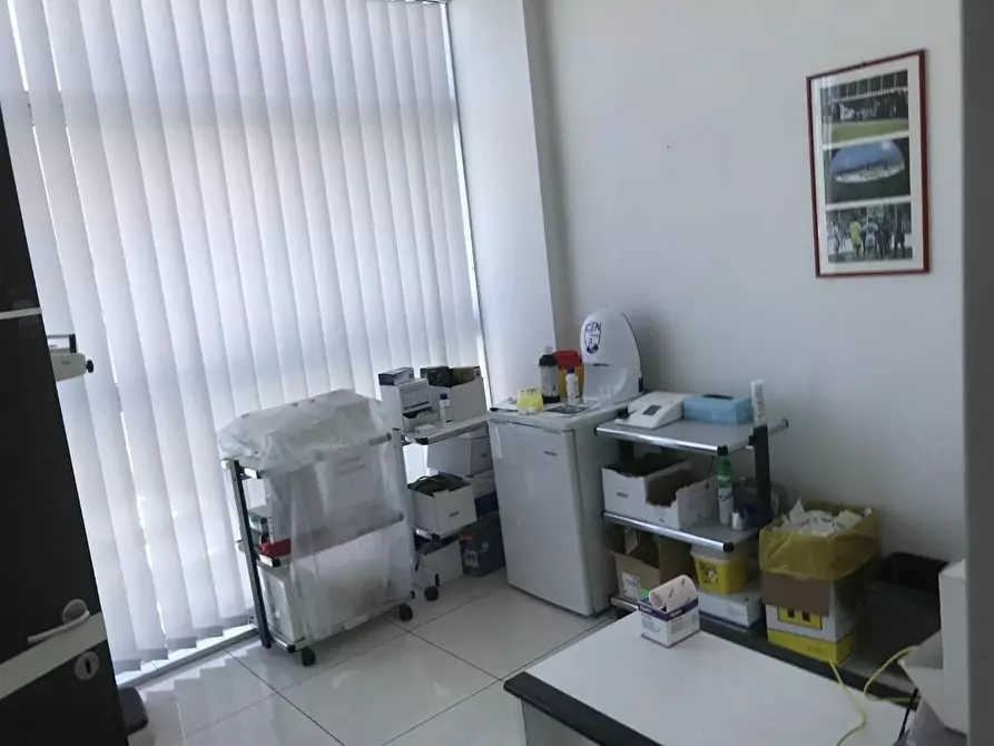Immagine 13 di Locale commerciale in vendita  a Capannori