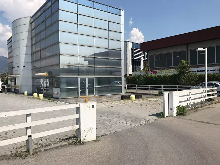 Immagine 10 di Locale commerciale in vendita  a Capannori