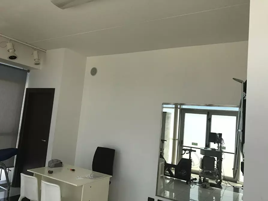 Immagine 35 di Locale commerciale in vendita  a Capannori