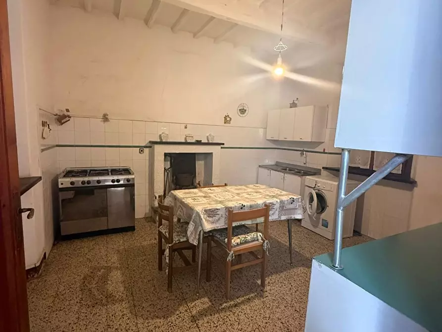 Immagine 3 di Porzione di casa in vendita  a Camaiore