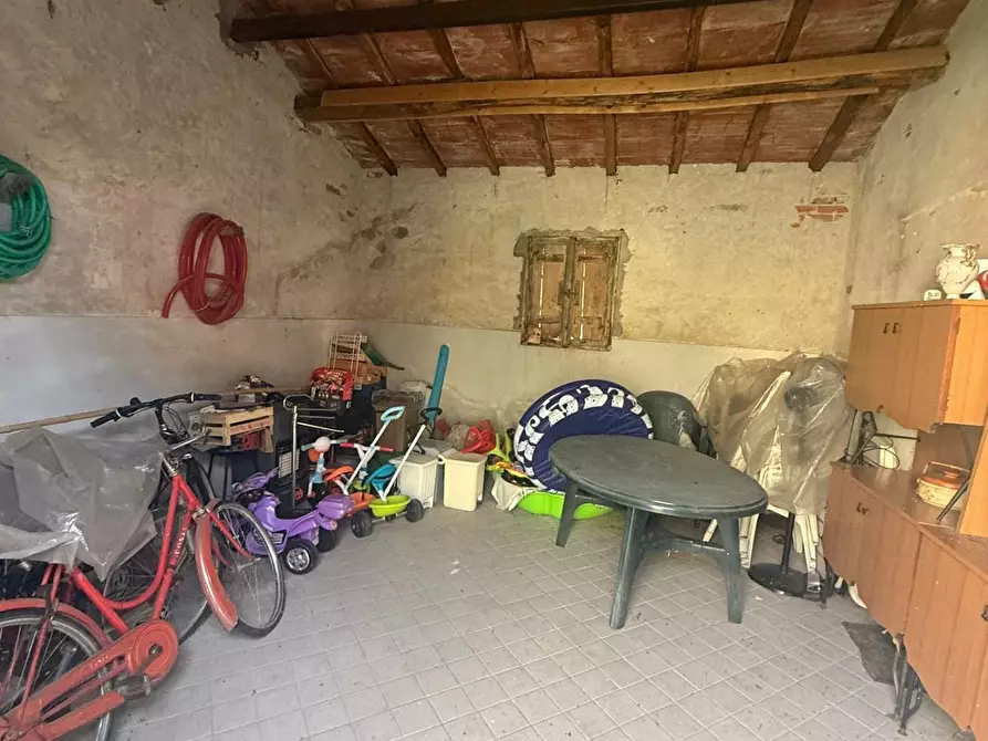 Immagine 4 di Porzione di casa in vendita  a Camaiore