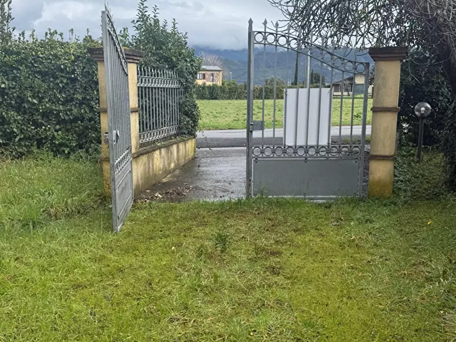Immagine 7 di Porzione di casa in vendita  a Camaiore