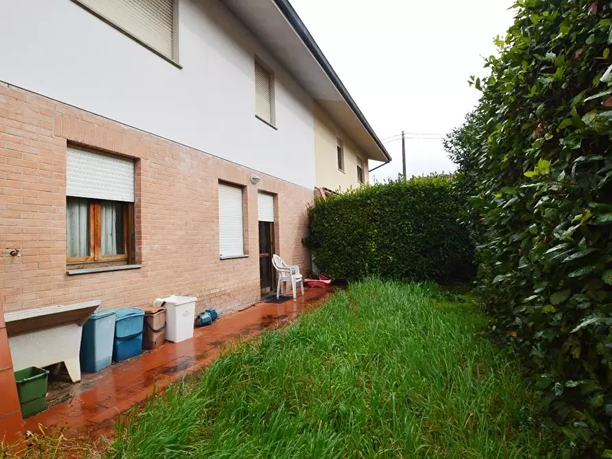 Immagine 2 di Casa bifamiliare in vendita  a Capannori