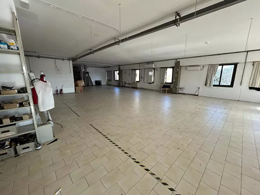 Immagine 7 di Attività artigianale in vendita  a Capraia E Limite