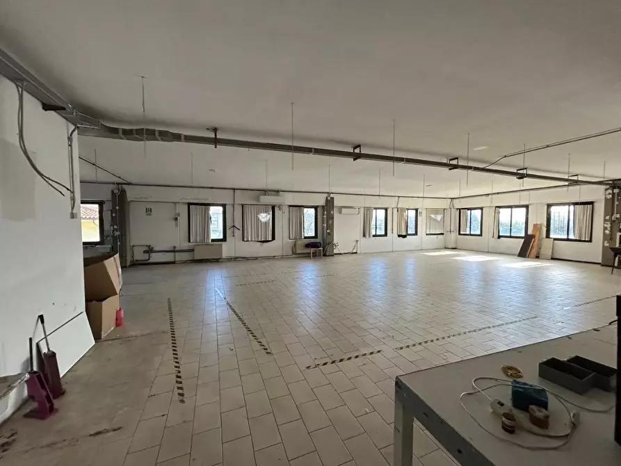 Immagine 10 di Attività artigianale in vendita  a Capraia E Limite