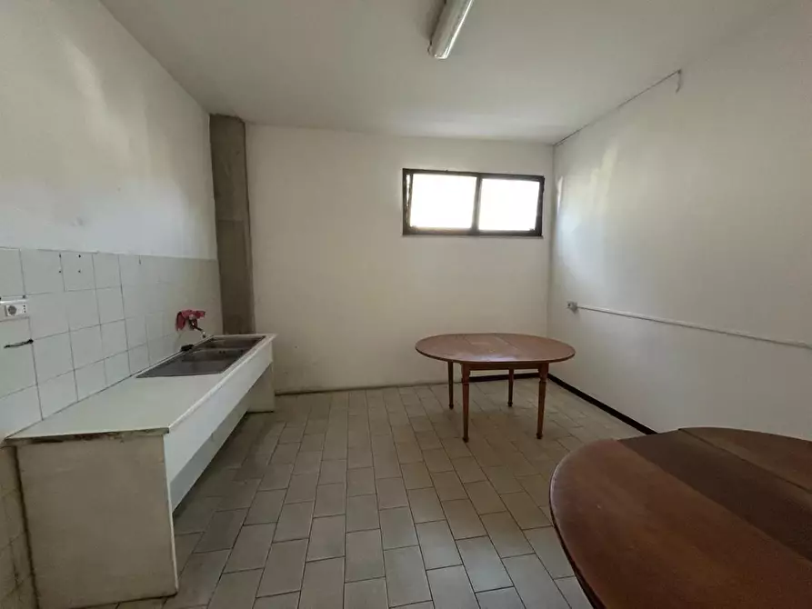 Immagine 25 di Attività artigianale in vendita  a Capraia E Limite